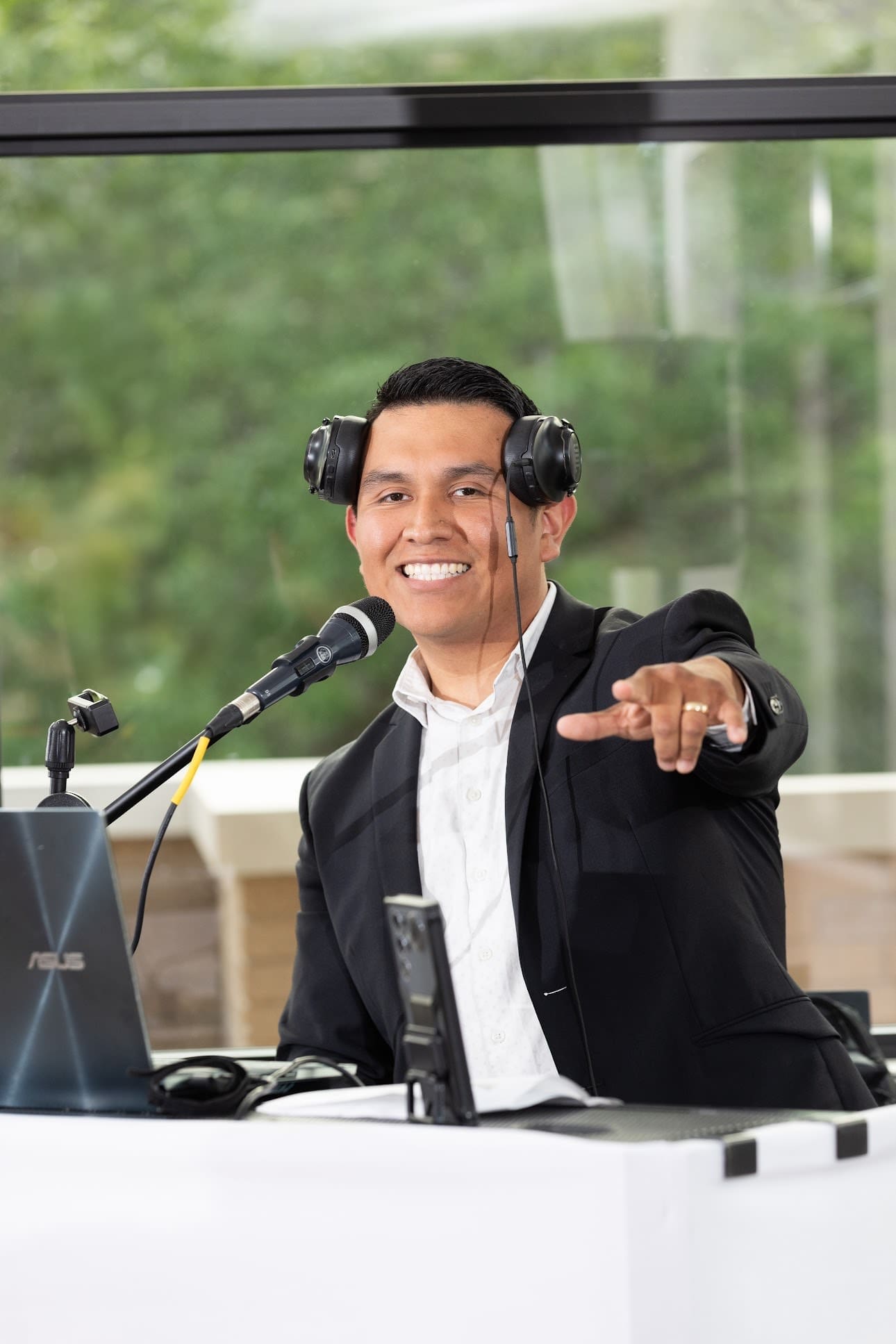 SDM DJ Entertainment, a preferred vendor for VOW weddings